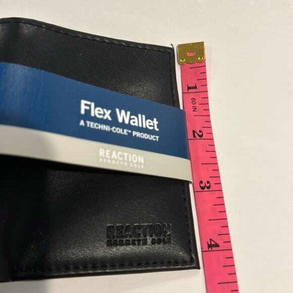 Kenneth Cole Reaction NWT Men’s Flex Wallet with RFID lining keeps info secure. - Picture 4 of 8
